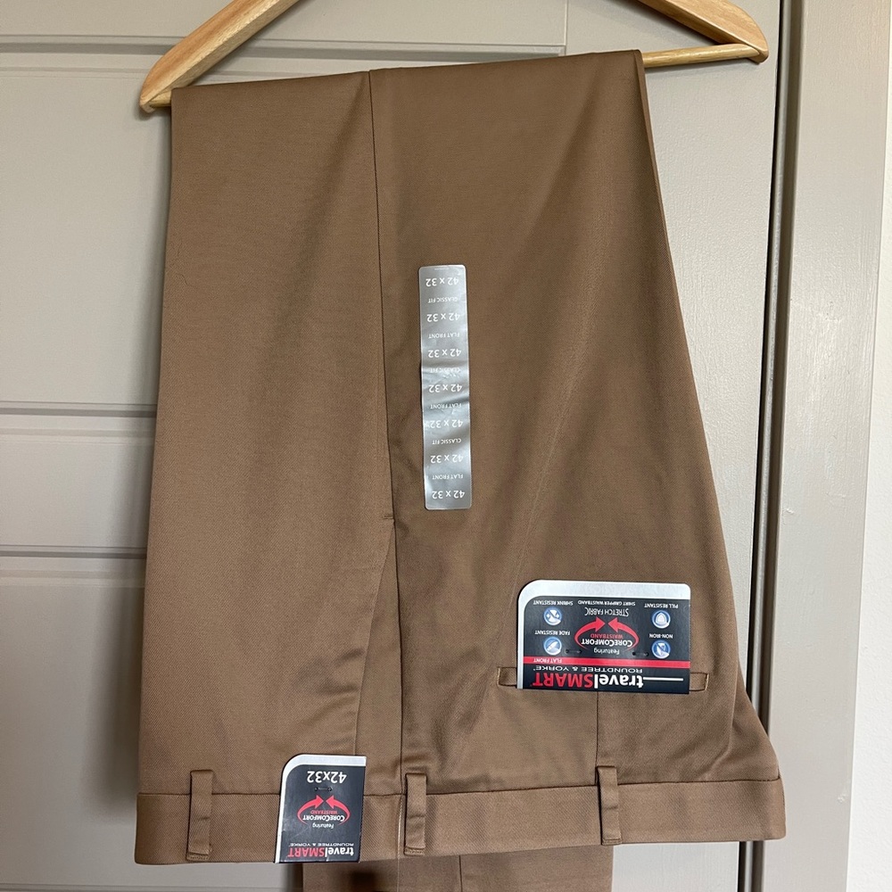 Mens Roundtree and York Travel Smart Khakis - NWT